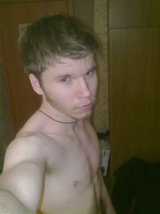 я))