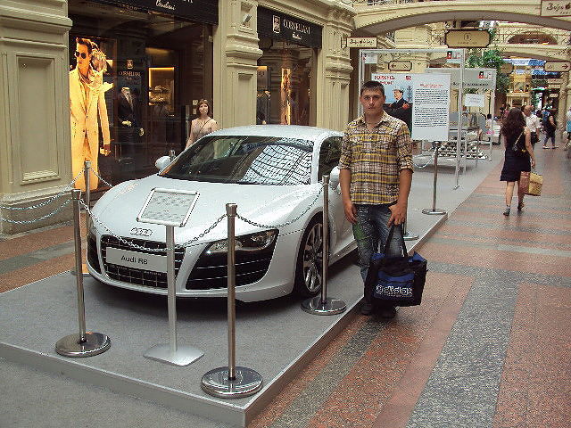 только приехал в москву