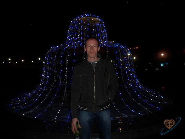 у фантана,ага)