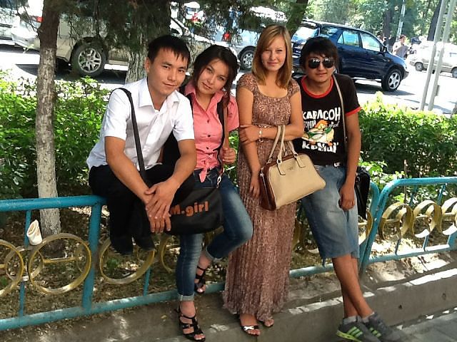 с подругами и однагрупником