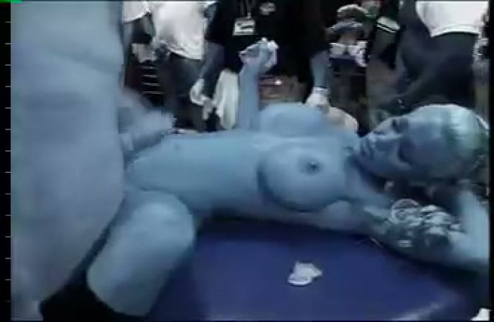 Одна против 60 мужиков часть2