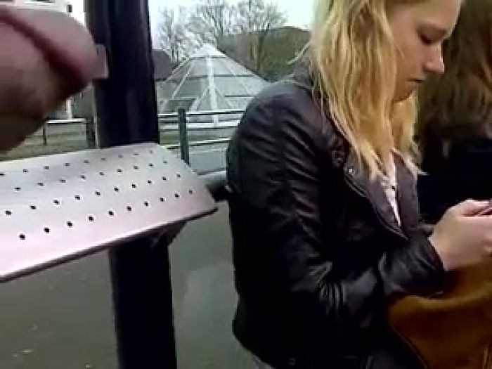 на остановке