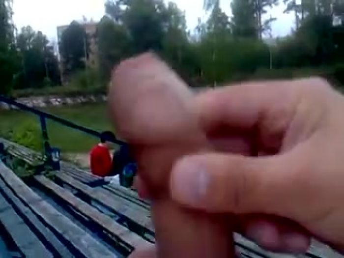 дрочим на стадионе